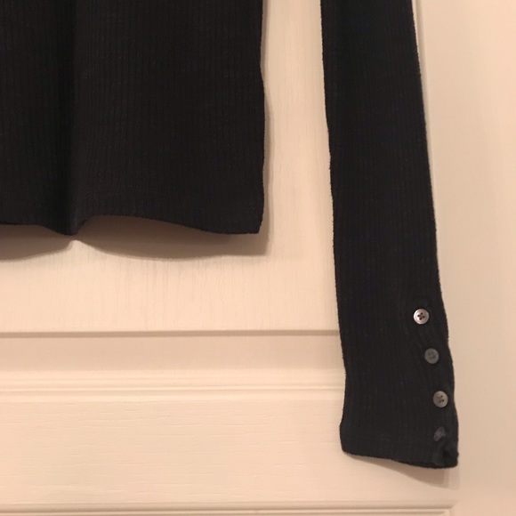 Abercrombie & Fitch tee - Picture 2 of 3